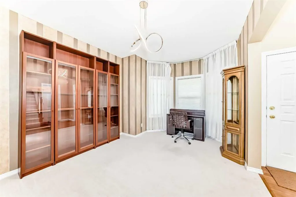 327 Discovery Place SW