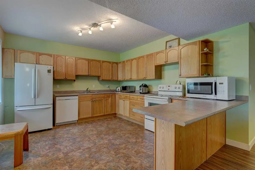 248 Edgevalley Way NW