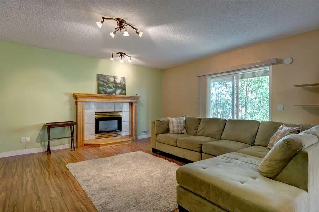 248 Edgevalley Way NW