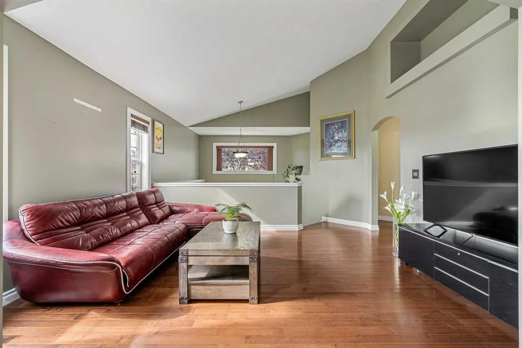 91 Panamount Gardens NW