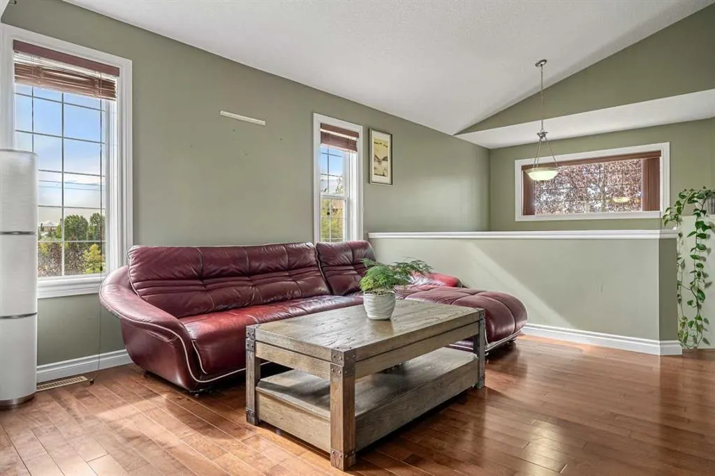 91 Panamount Gardens NW