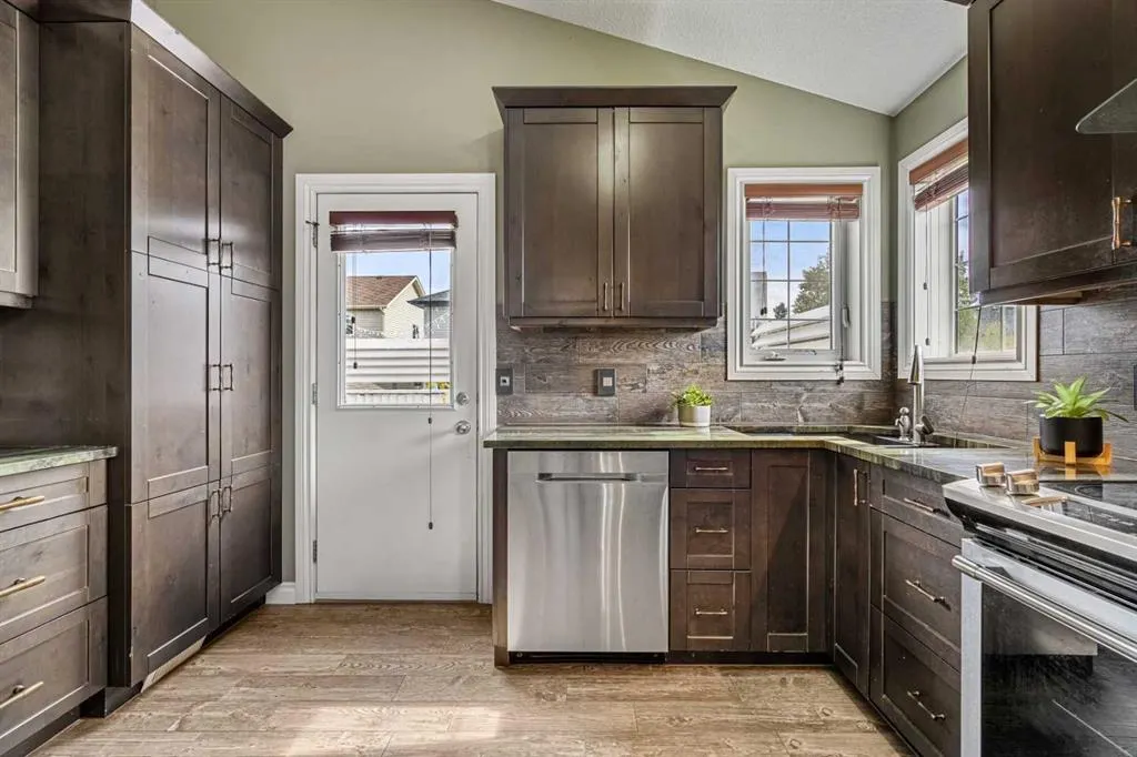 91 Panamount Gardens NW