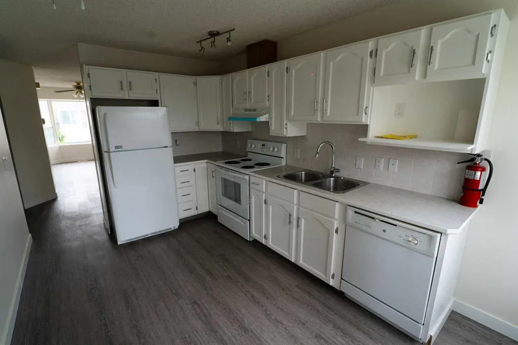 3 Whitmire Villas NE