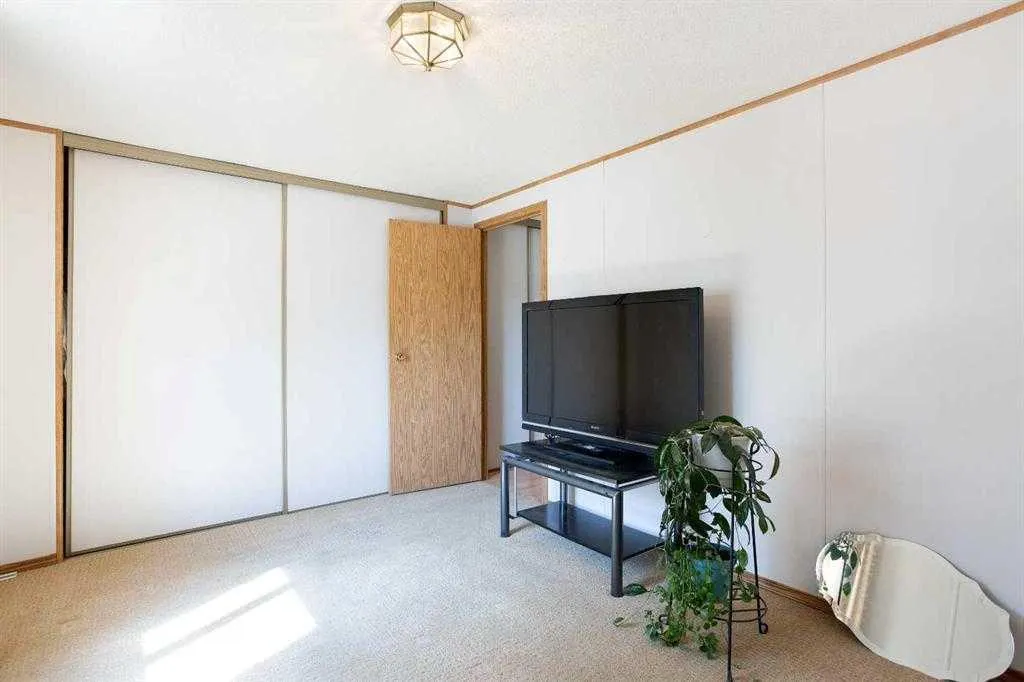 99 Arbour Lake Road NW, #125
