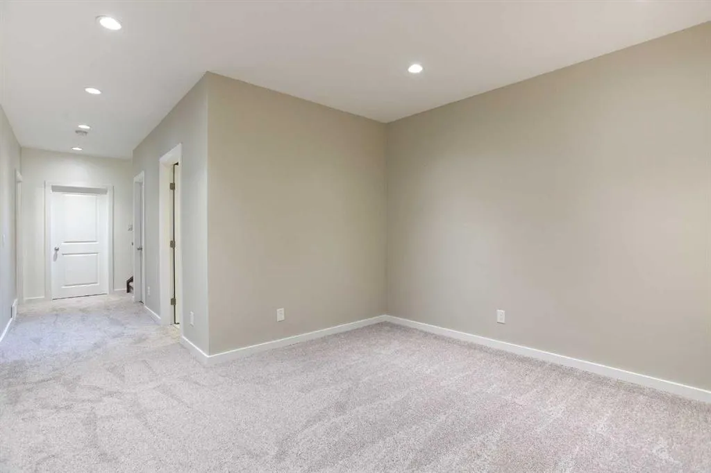 9 Cougar Ridge Rise SW