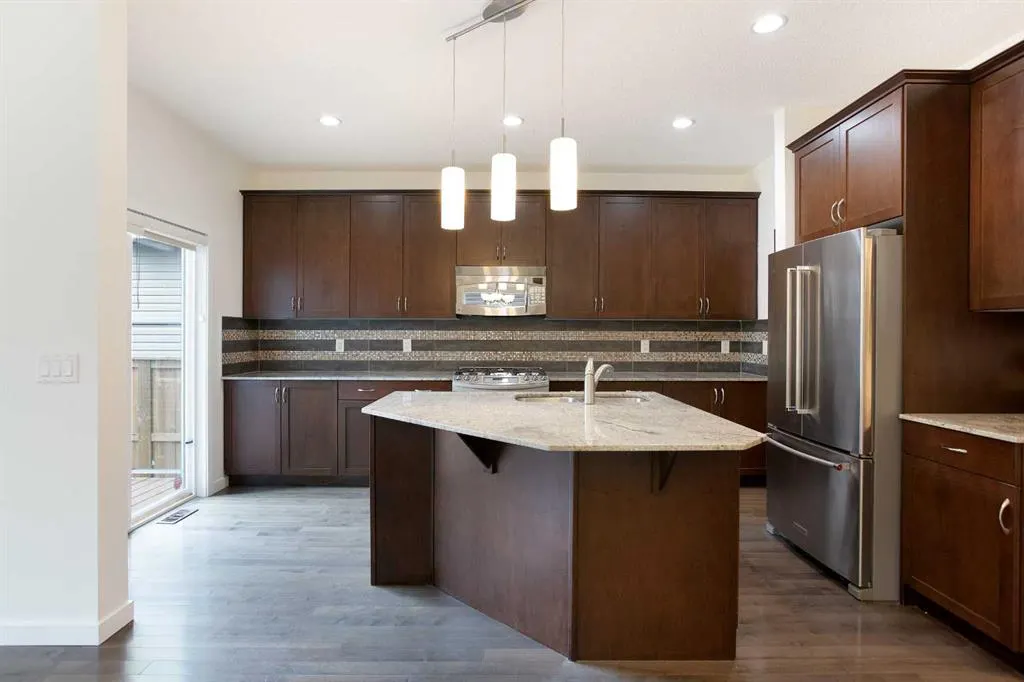 9 Cougar Ridge Rise SW
