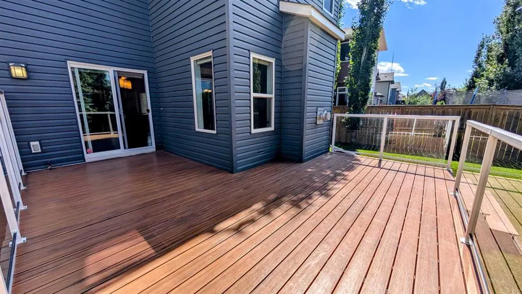 9 Cougar Ridge Rise SW