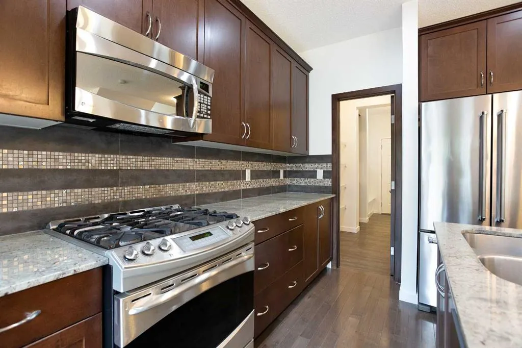 9 Cougar Ridge Rise SW