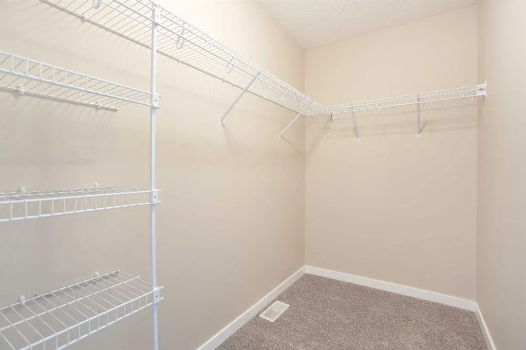 9 Cougar Ridge Rise SW