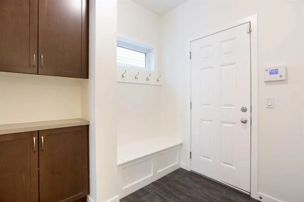 9 Cougar Ridge Rise SW