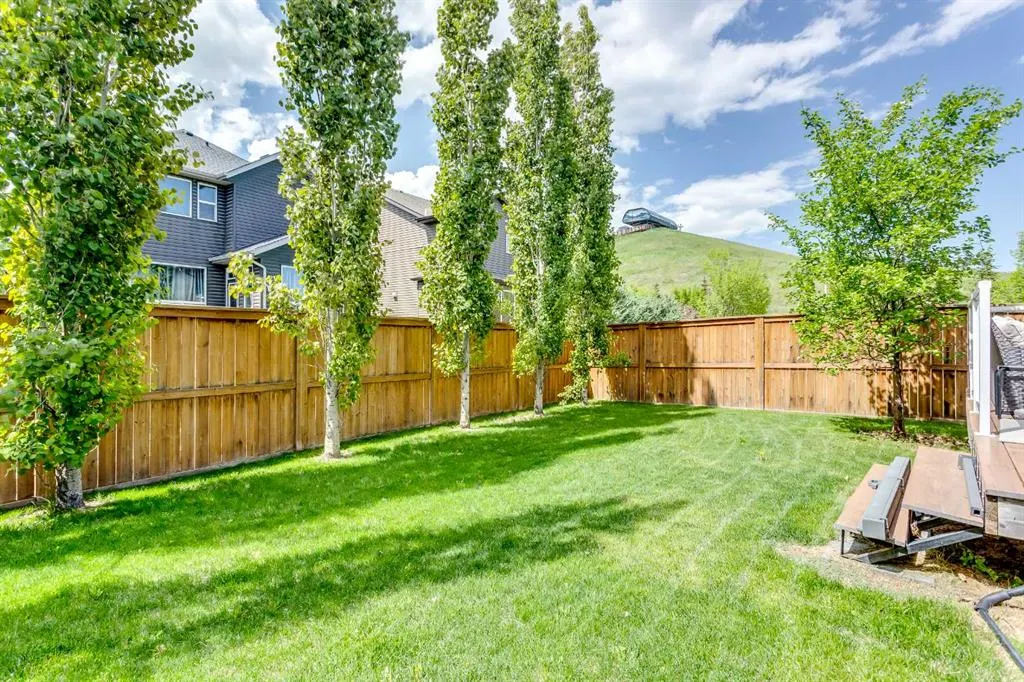 9 Cougar Ridge Rise SW