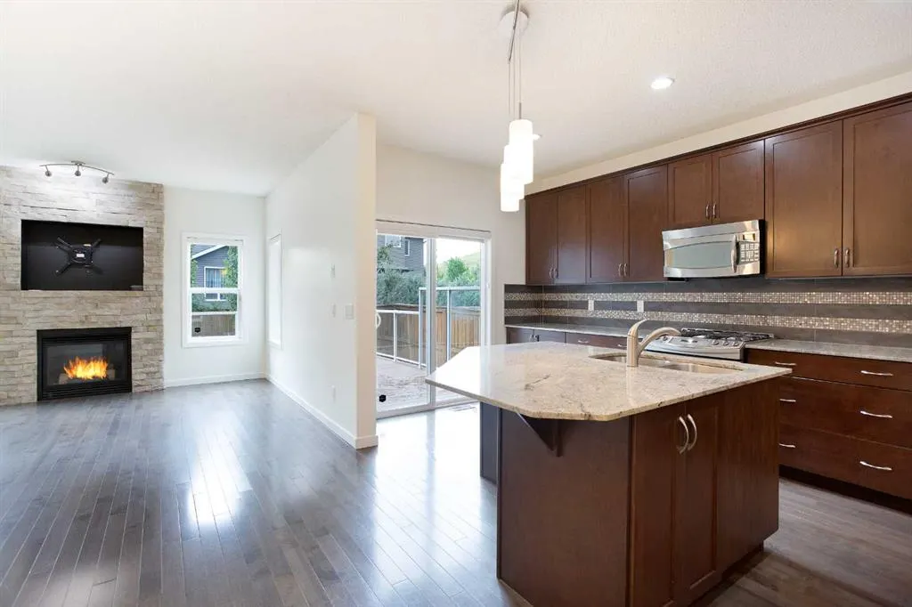 9 Cougar Ridge Rise SW
