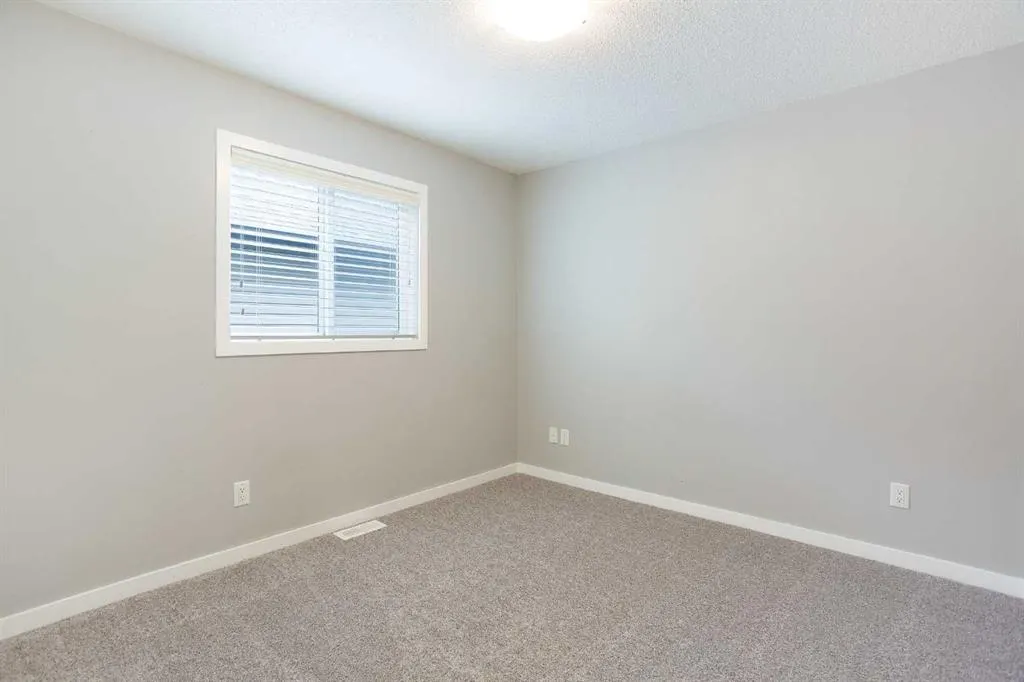 9 Cougar Ridge Rise SW