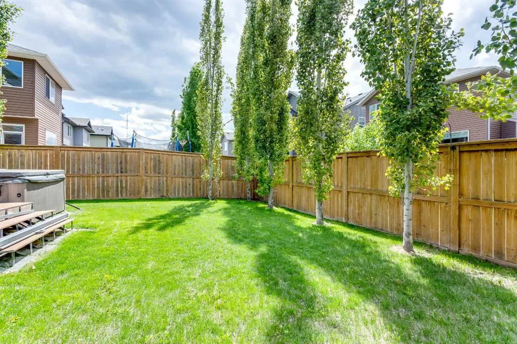 9 Cougar Ridge Rise SW