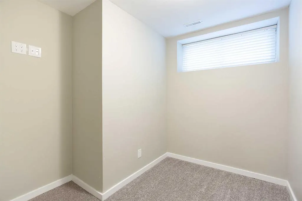 9 Cougar Ridge Rise SW