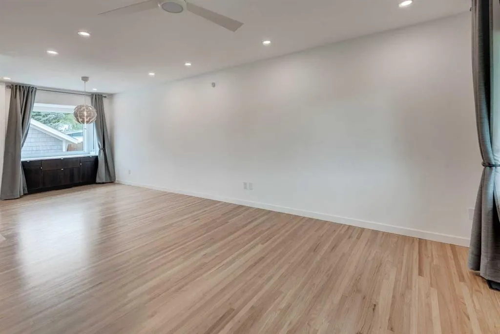 112 Selkirk Drive SW