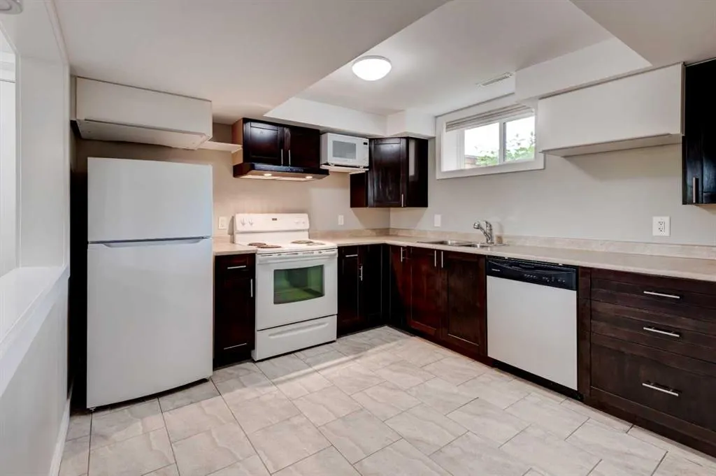 112 Selkirk Drive SW