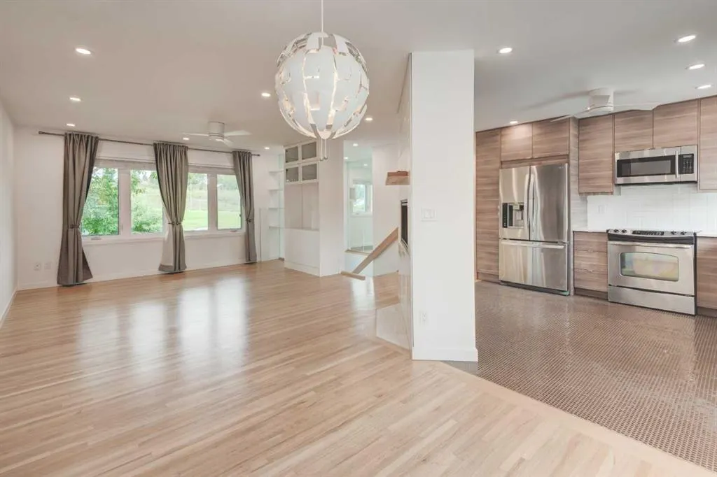 112 Selkirk Drive SW