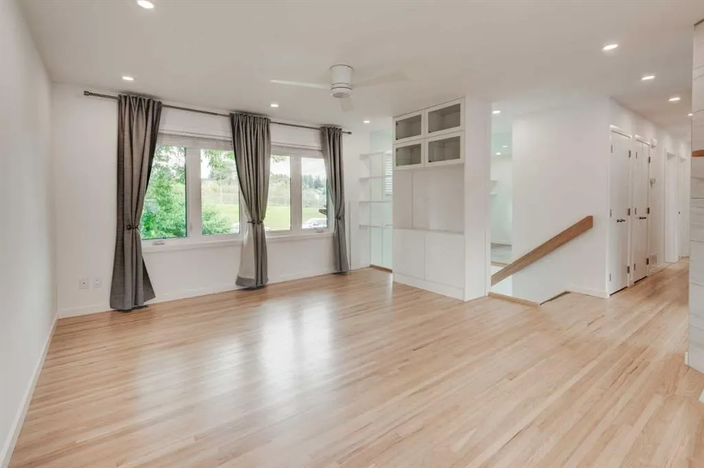 112 Selkirk Drive SW