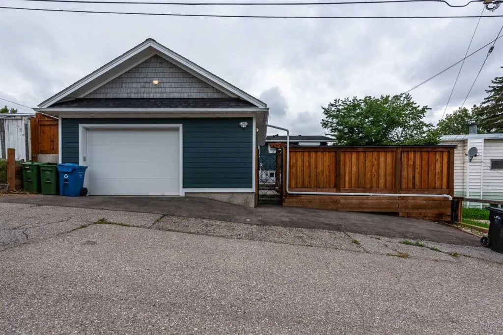 112 Selkirk Drive SW