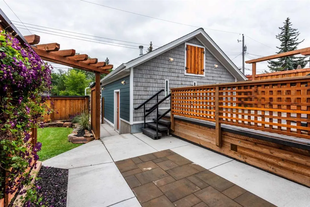 112 Selkirk Drive SW