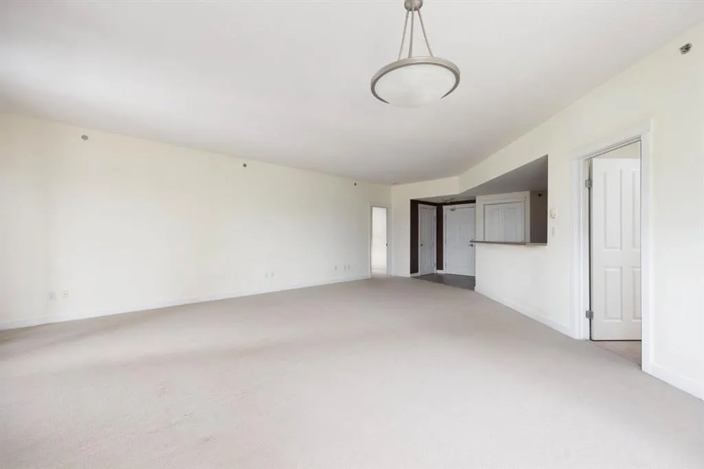 108 Denholm Gate, #401