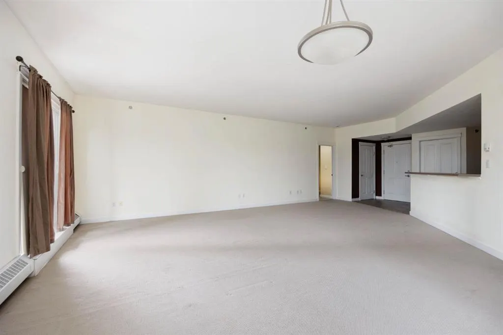 108 Denholm Gate, #401