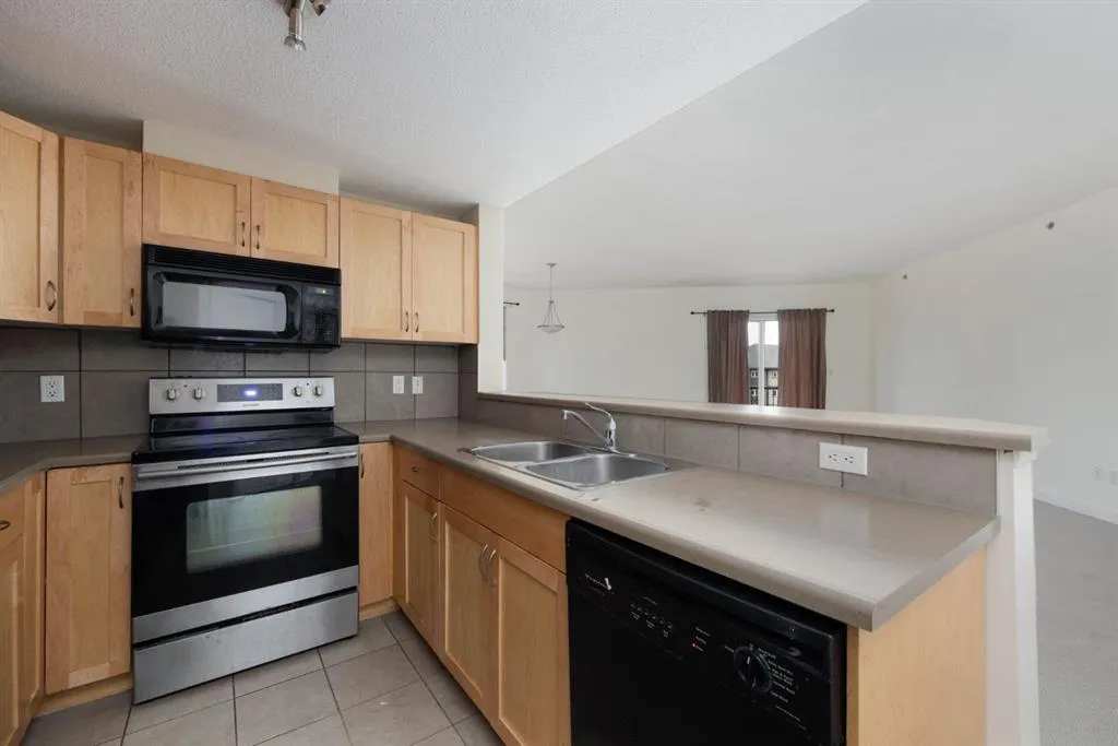 108 Denholm Gate, #401
