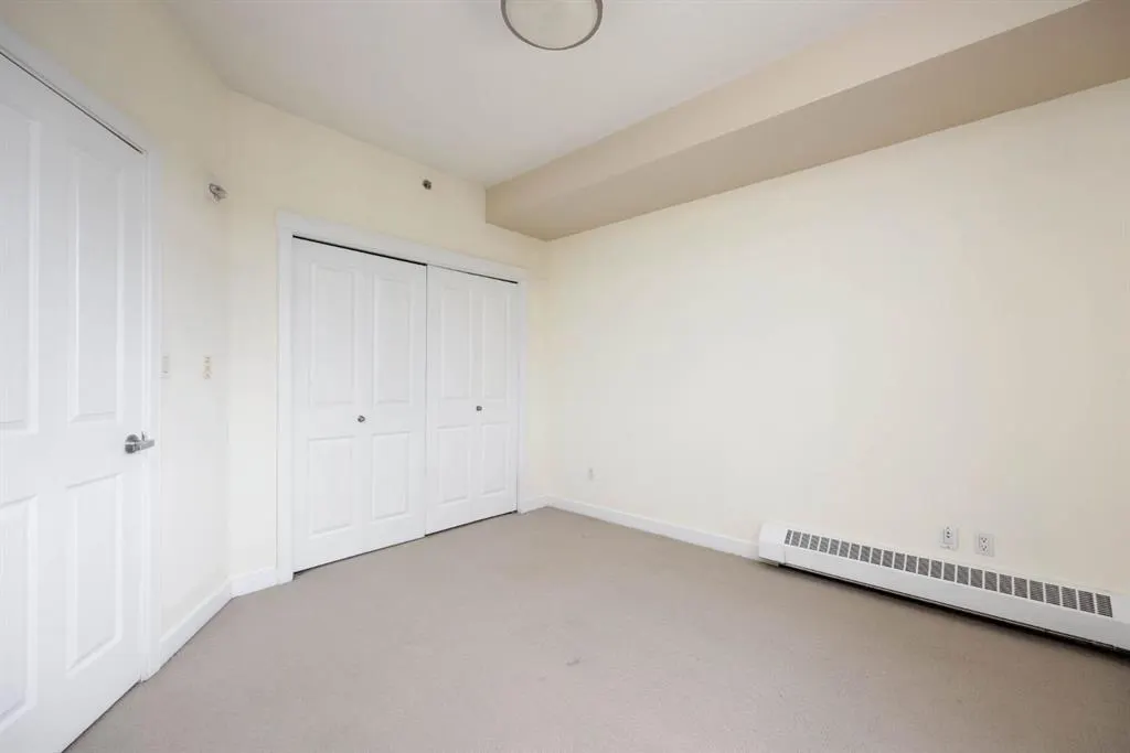 108 Denholm Gate, #401
