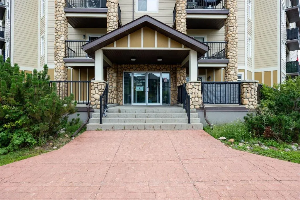 108 Denholm Gate, #401