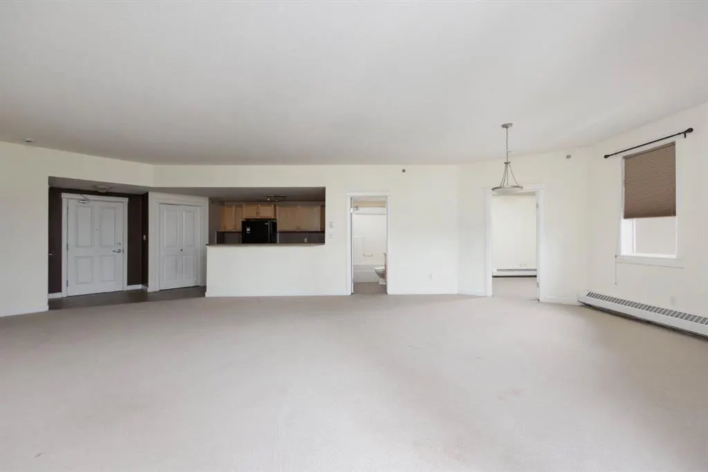 108 Denholm Gate, #401