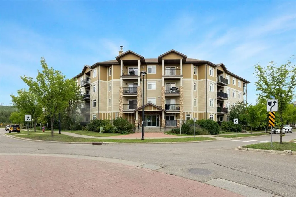 108 Denholm Gate, #401