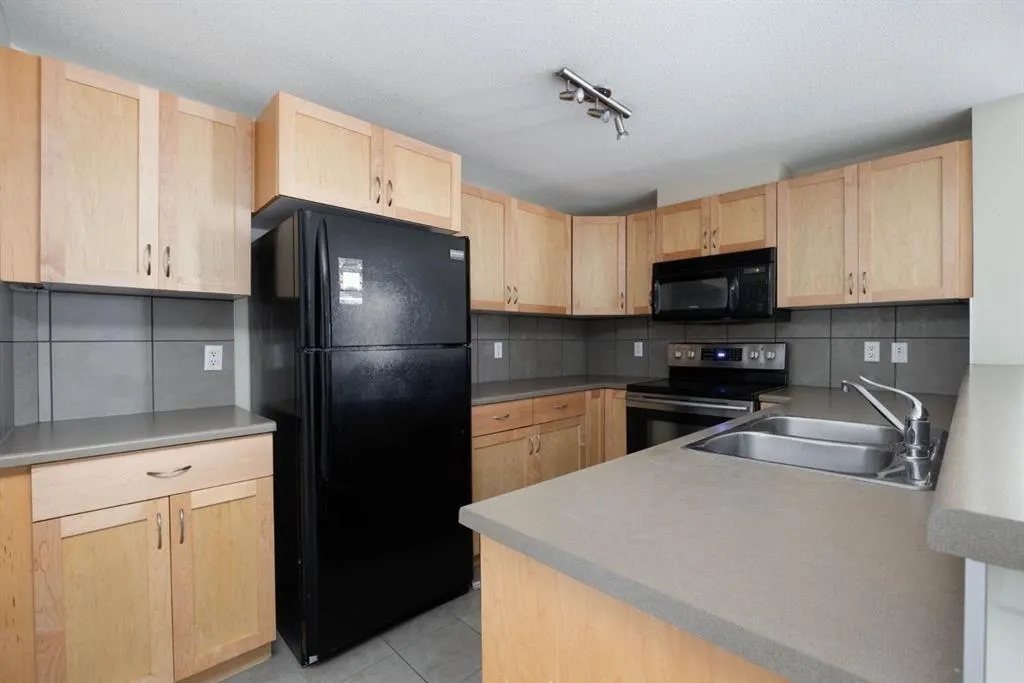 108 Denholm Gate, #401