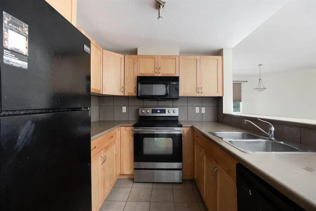 108 Denholm Gate, #401