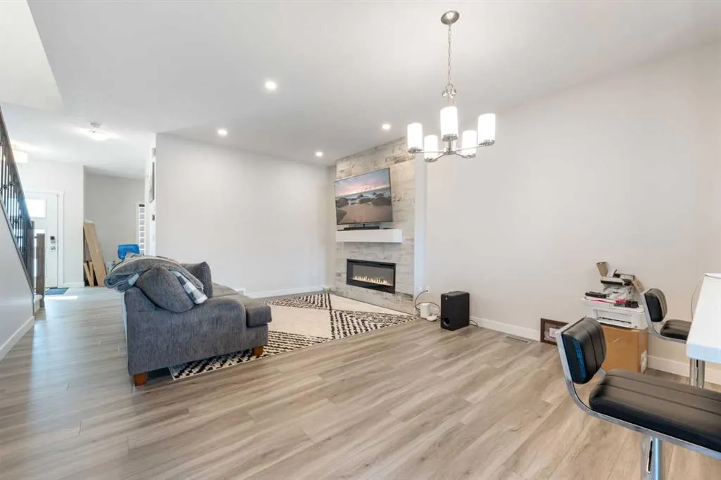 28 Sage Hill Crescent NW