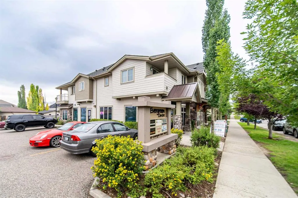 230 Eversyde Boulevard SW, #4201