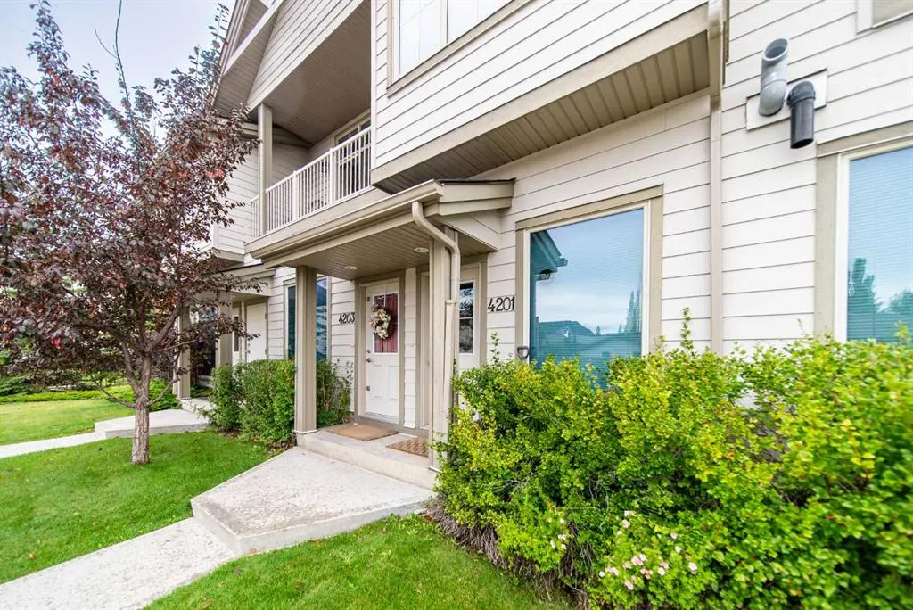 230 Eversyde Boulevard SW, #4201