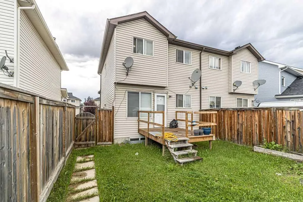 98 Tarawood Lane NE