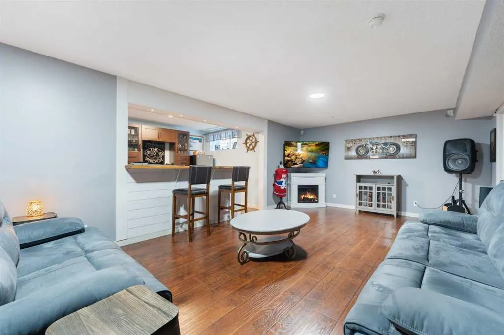 7 Westridge Green