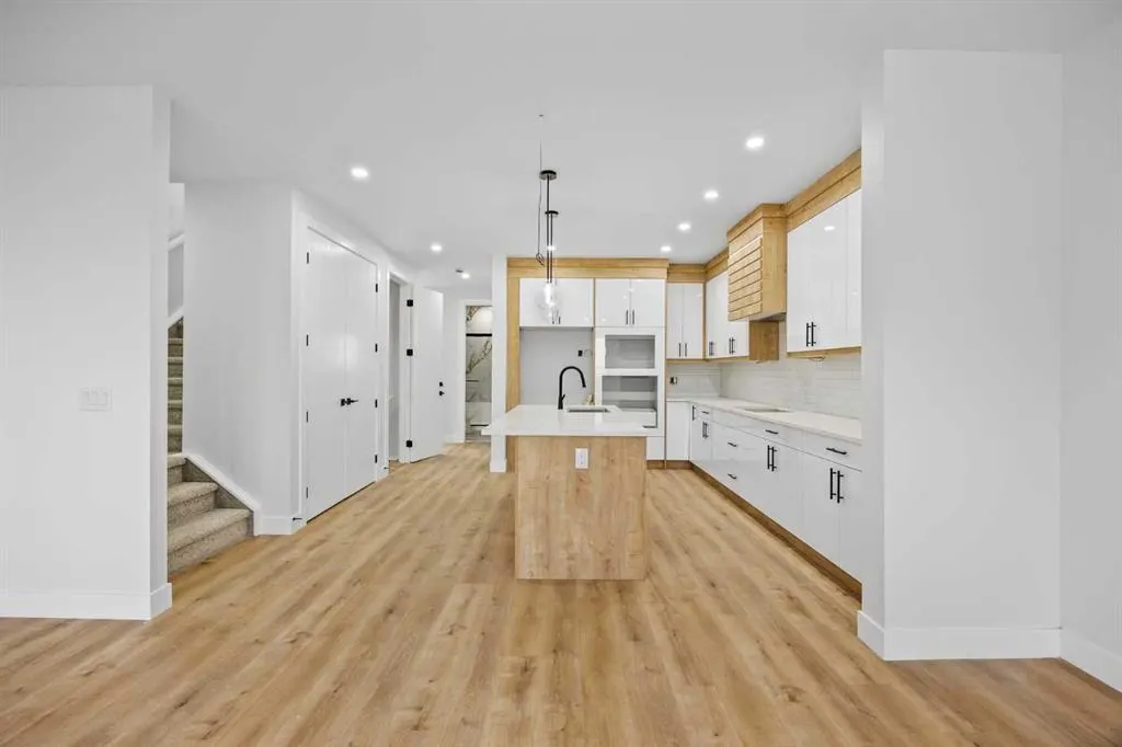 192 Saddlelake Manor NE
