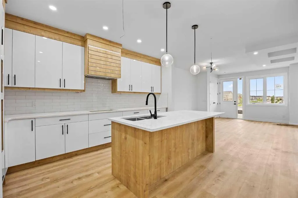 192 Saddlelake Manor NE