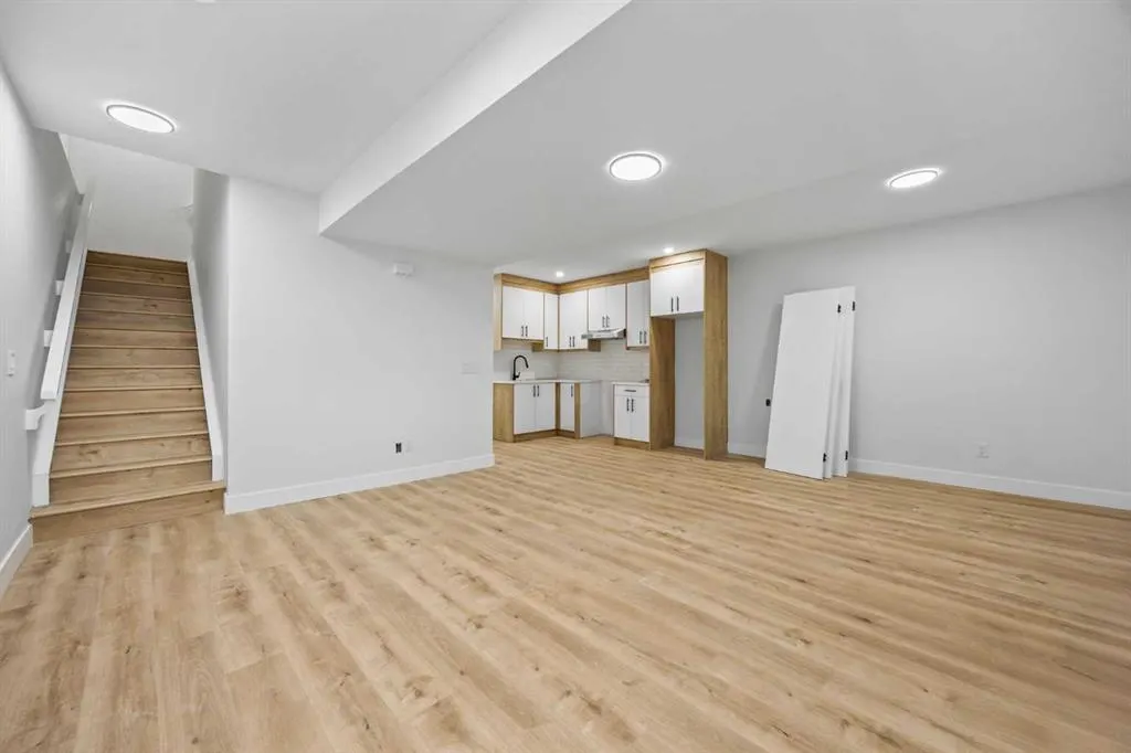 192 Saddlelake Manor NE