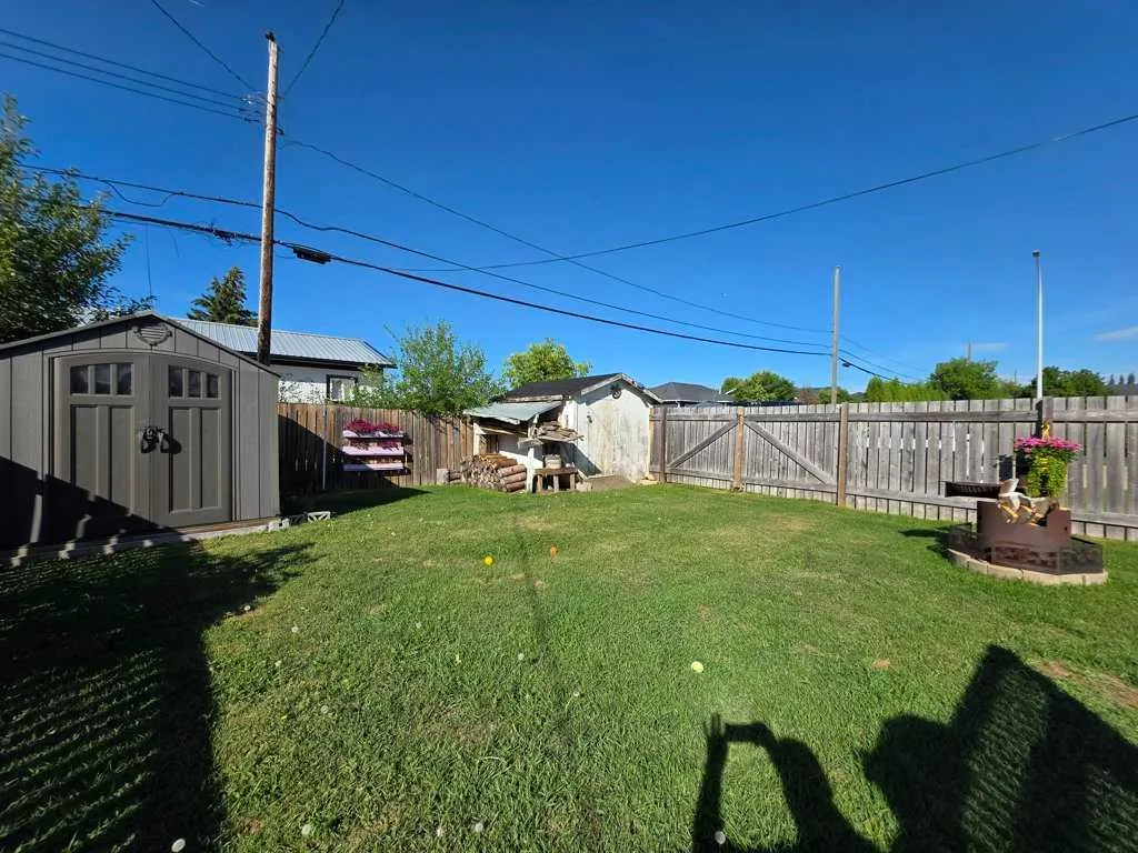 400 3 Avenue NW