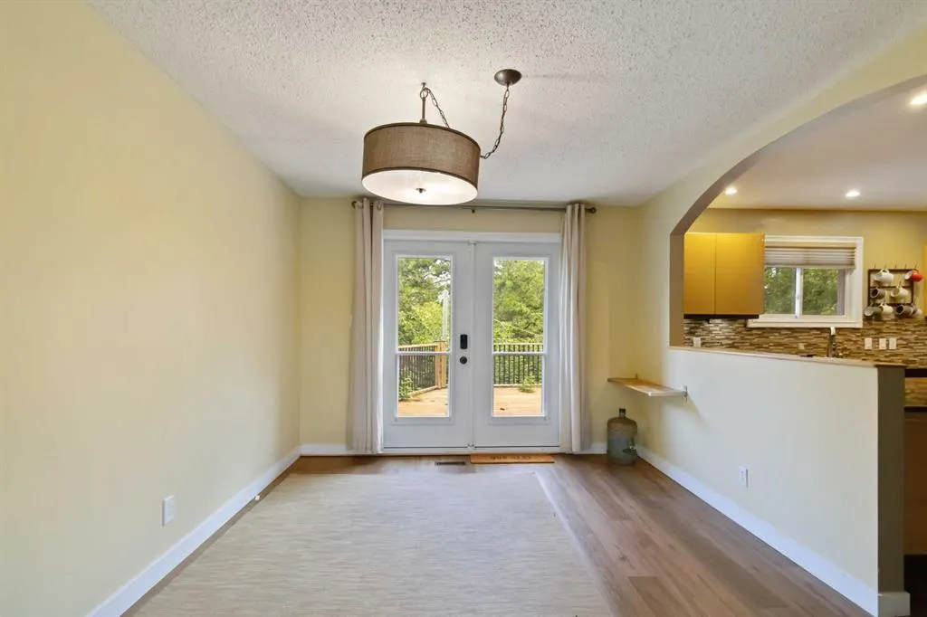 106 Hilltop Crescent