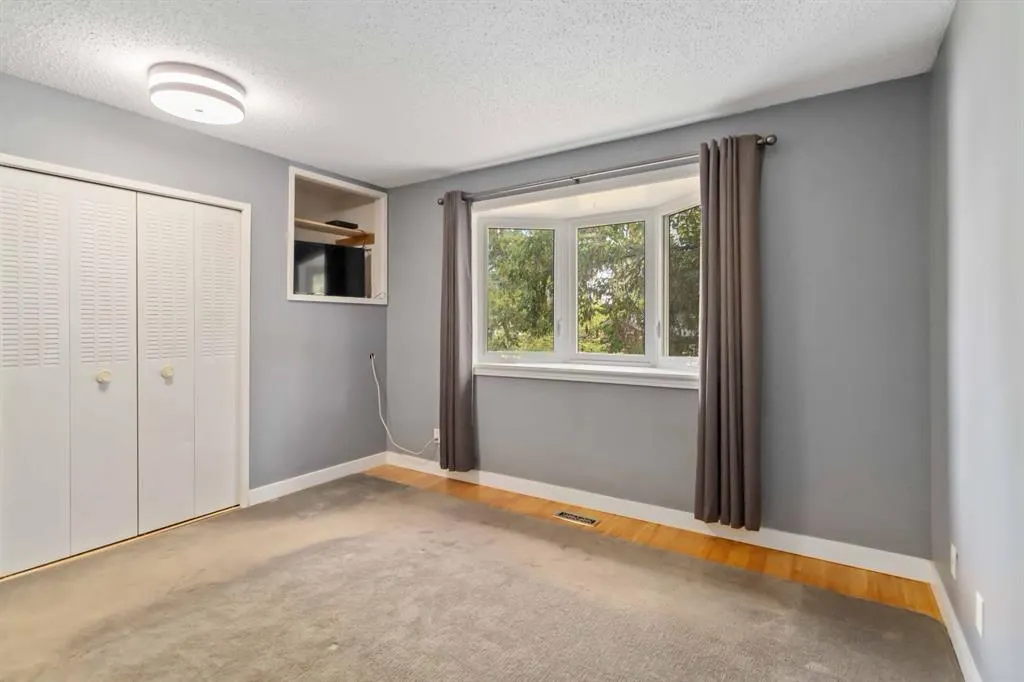 106 Hilltop Crescent