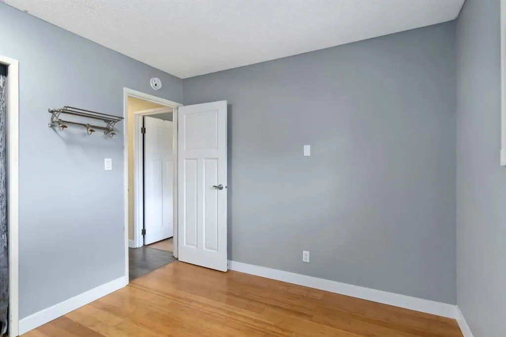 106 Hilltop Crescent