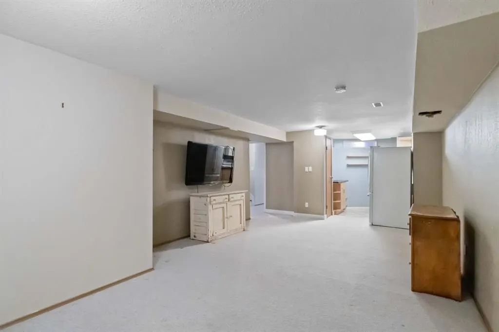 106 Hilltop Crescent
