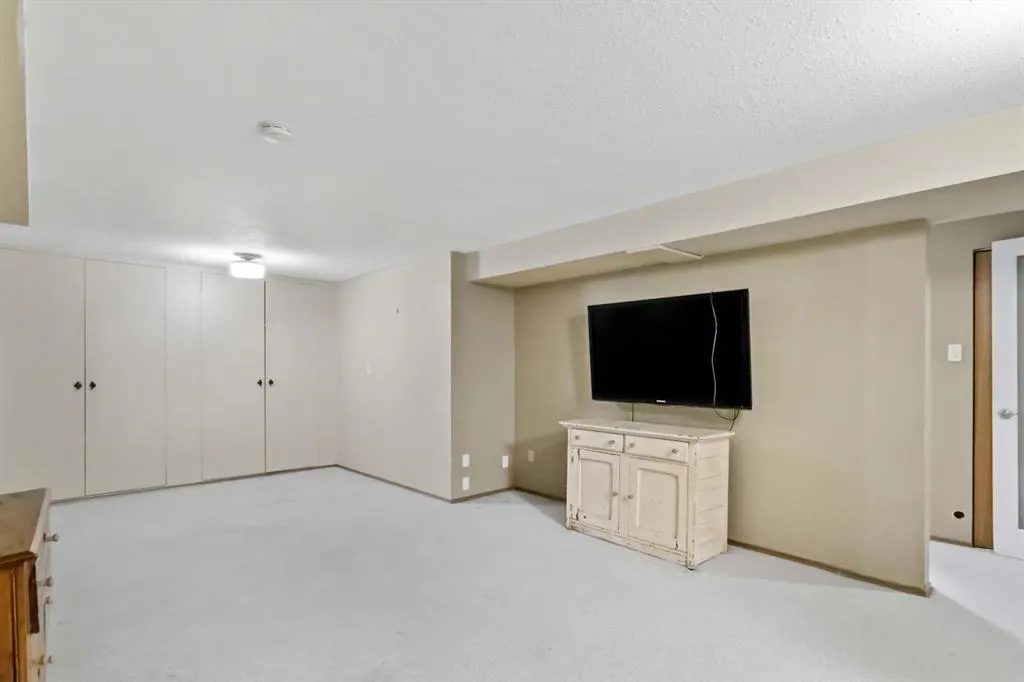 106 Hilltop Crescent