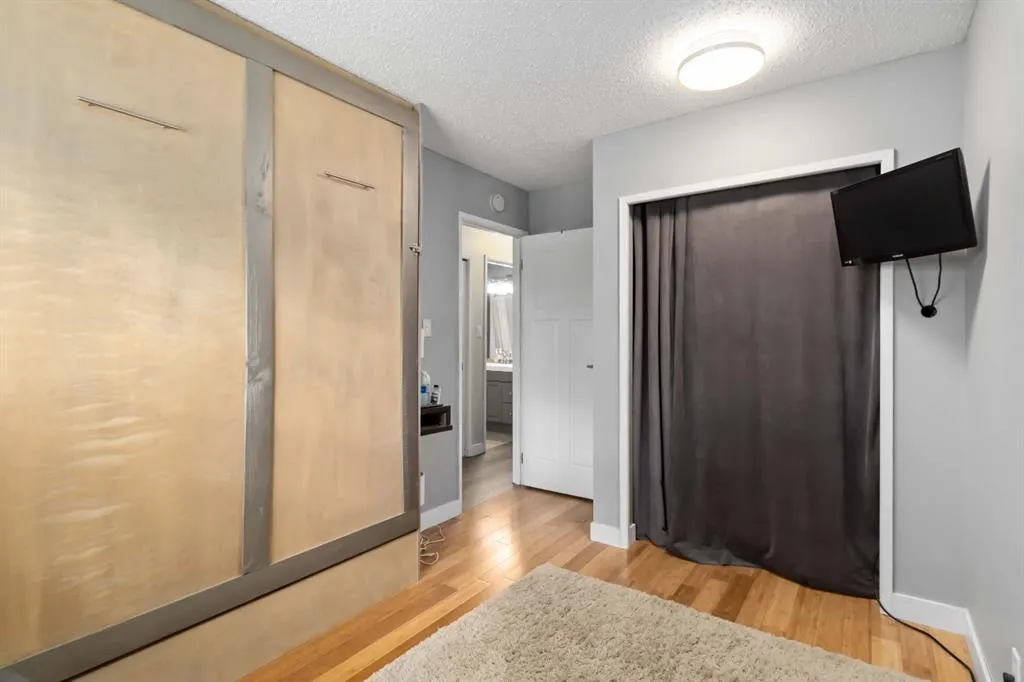 106 Hilltop Crescent