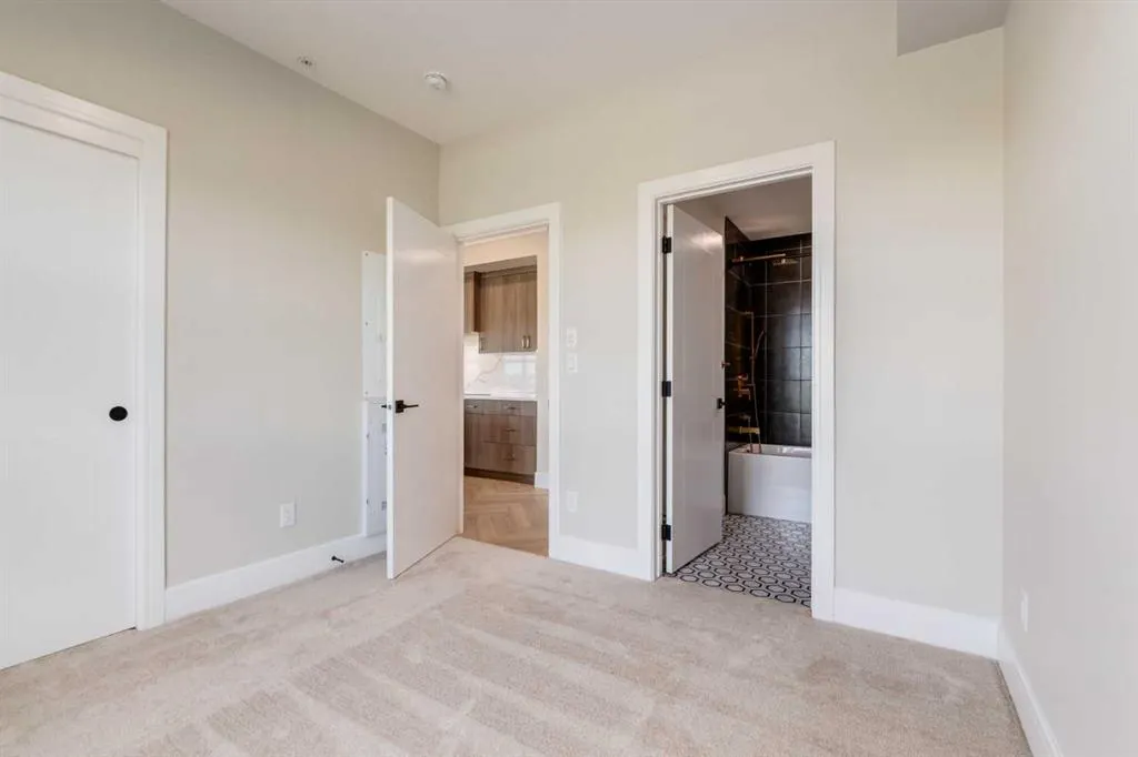 330 Dieppe Drive SW, #302